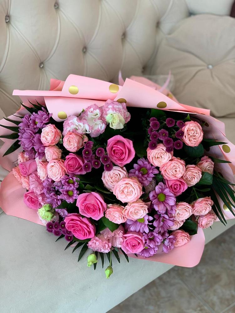 Букет цветов из: Хризантемы, Розы и Лизиантусы в Черкизово