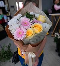 Букет цветов из:  Герберы, Розы и Хризантемы в Черкизово