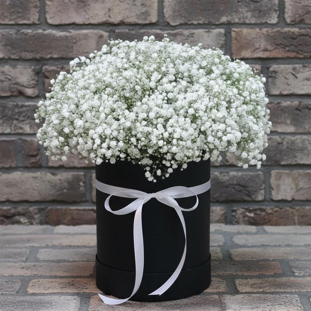 Цветочная композиция из Гипсофила в шляпной коробке в Черкизово