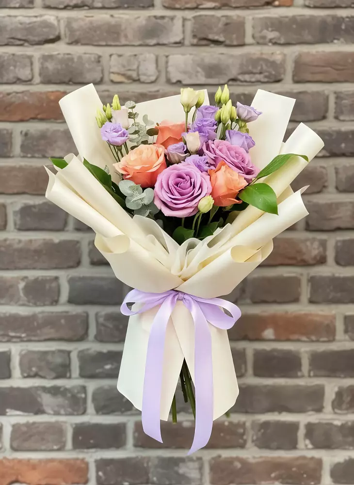 Букет цветов из: Лизиантусы и Розы в Черкизово